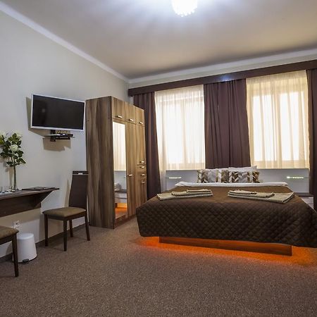 Luxury Air-Conditioned Rooms In Old Town Bratislava Exterior foto