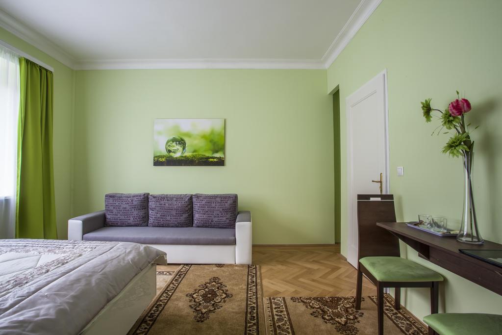 Luxury Air-Conditioned Rooms In Old Town Bratislava Exterior foto